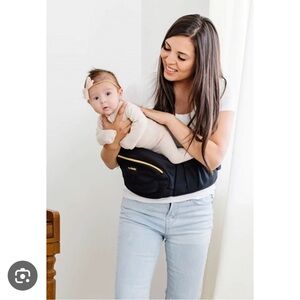 TushBaby hip carrier in black